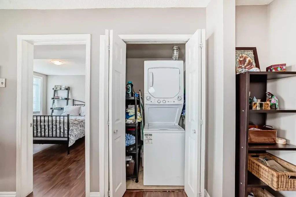 1121 6 Avenue SW Calgary AB T2P 5J4
