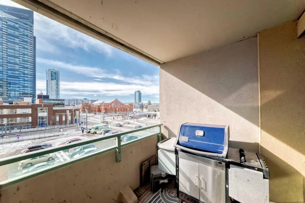1121 6 Avenue SW Calgary AB T2P 5J4