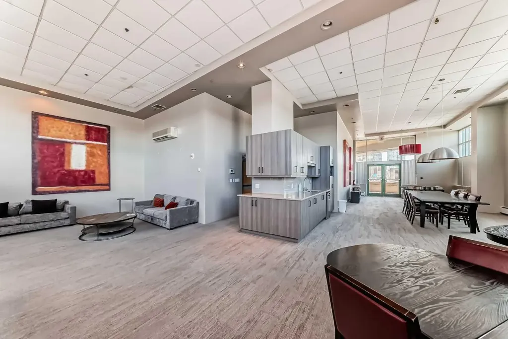 1121 6 Avenue SW Calgary AB T2P 5J4