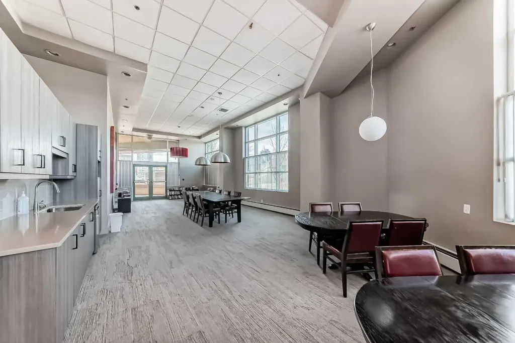 1121 6 Avenue SW Calgary AB T2P 5J4