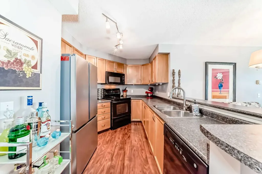 1121 6 Avenue SW Calgary AB T2P 5J4