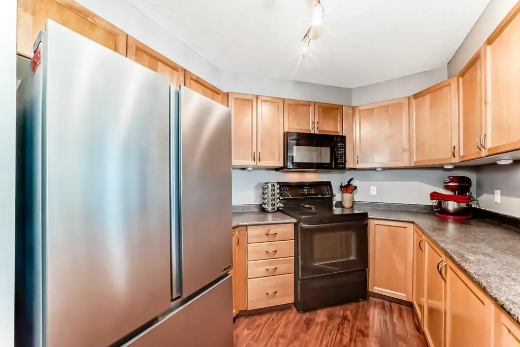 1121 6 Avenue SW Calgary AB T2P 5J4
