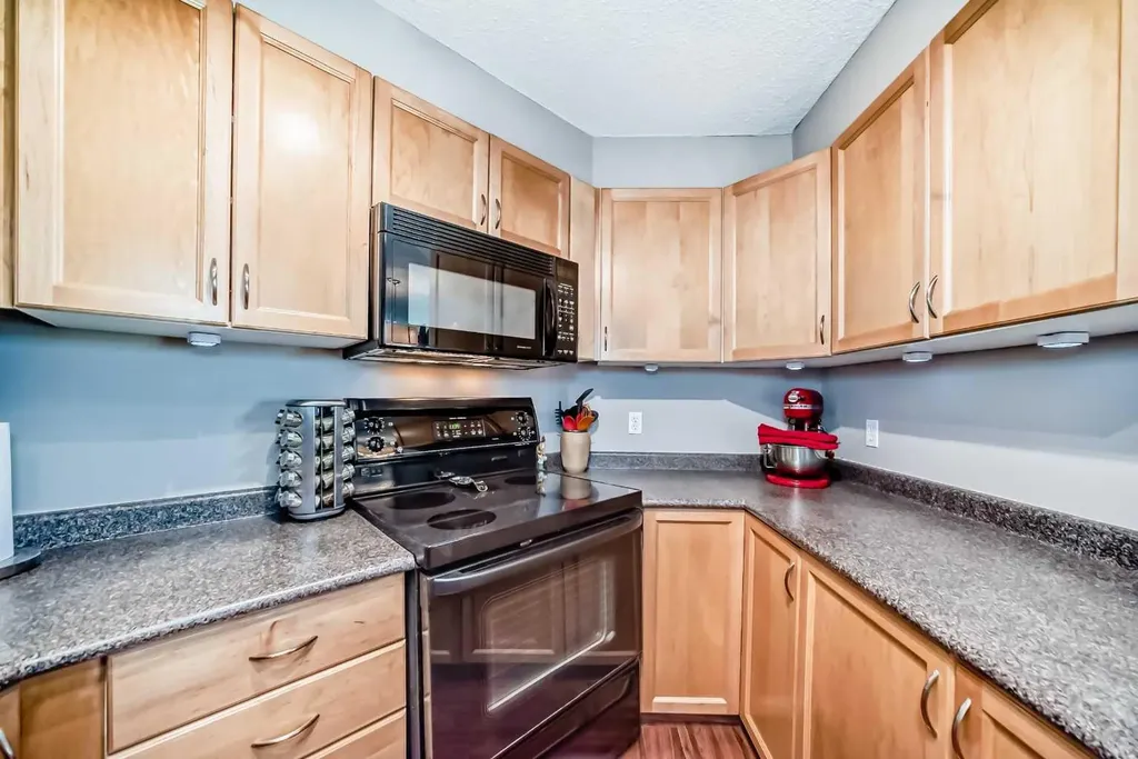 1121 6 Avenue SW Calgary AB T2P 5J4