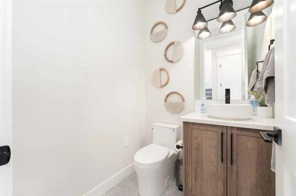 524 Waterford Grove Chestermere AB T1X 2Z9