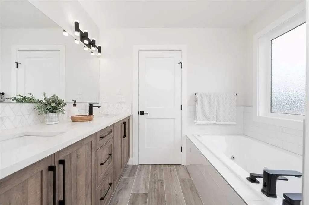 524 Waterford Grove Chestermere AB T1X 2Z9