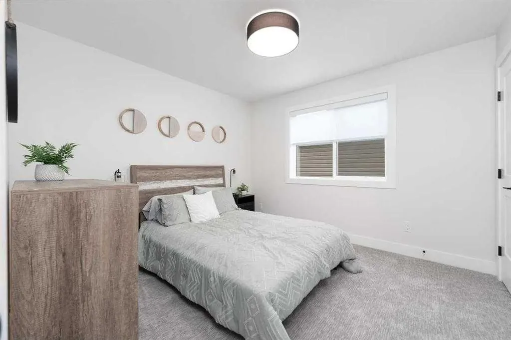 524 Waterford Grove Chestermere AB T1X 2Z9