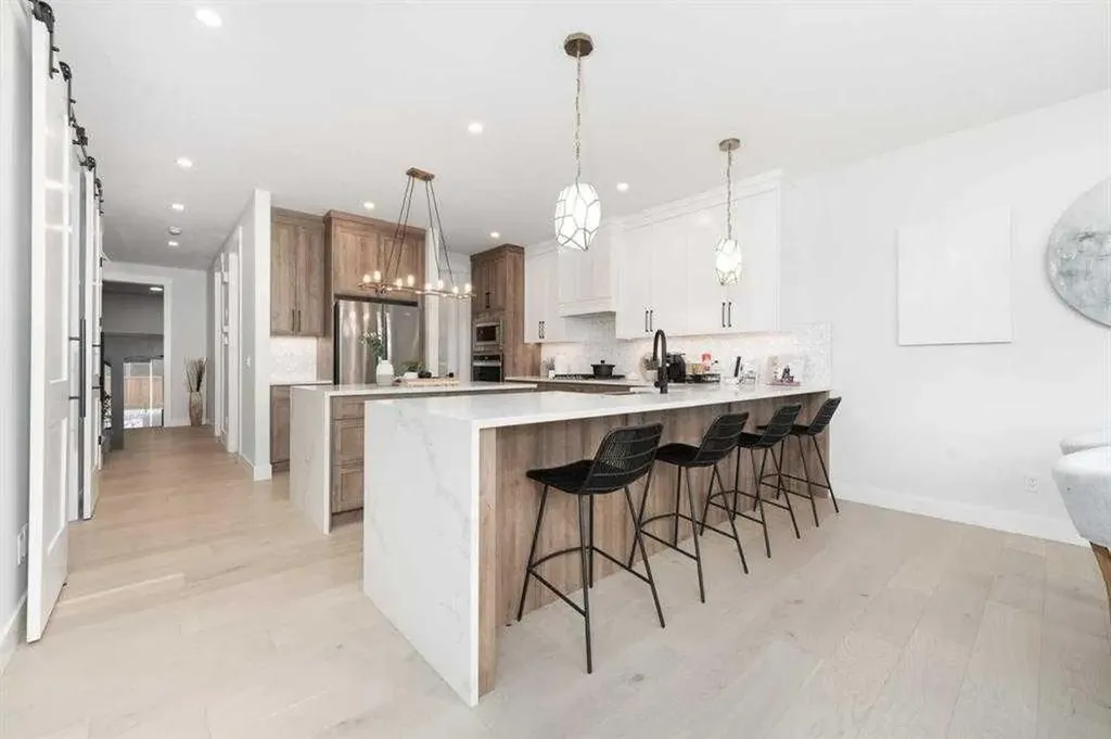 524 Waterford Grove Chestermere AB T1X 2Z9