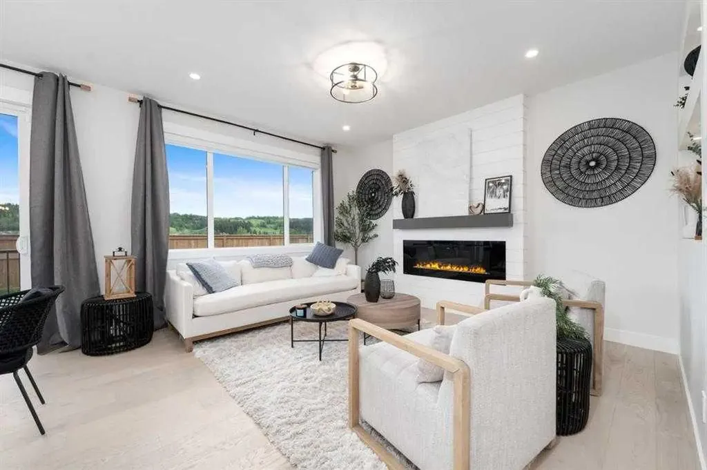 524 Waterford Grove Chestermere AB T1X 2Z9