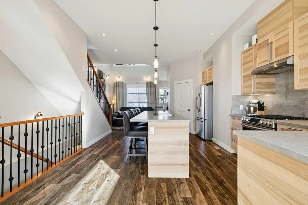 1013 19 Avenue SE Calgary AB T2G 1M1