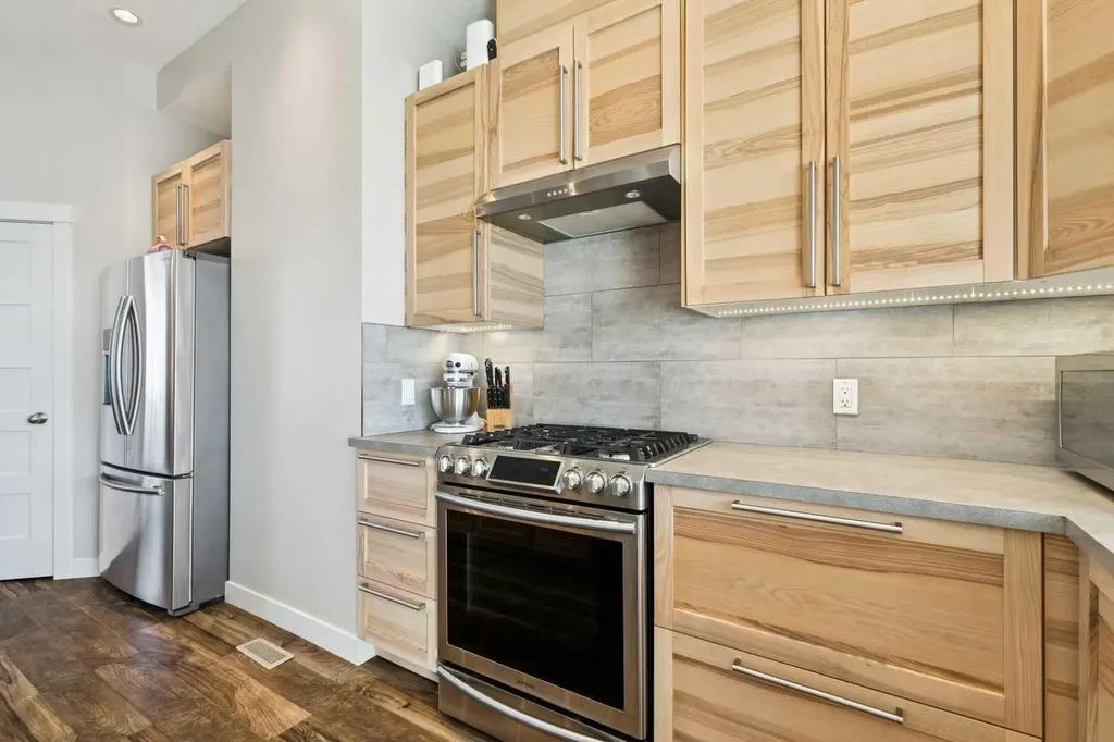 1013 19 Avenue SE Calgary AB T2G 1M1