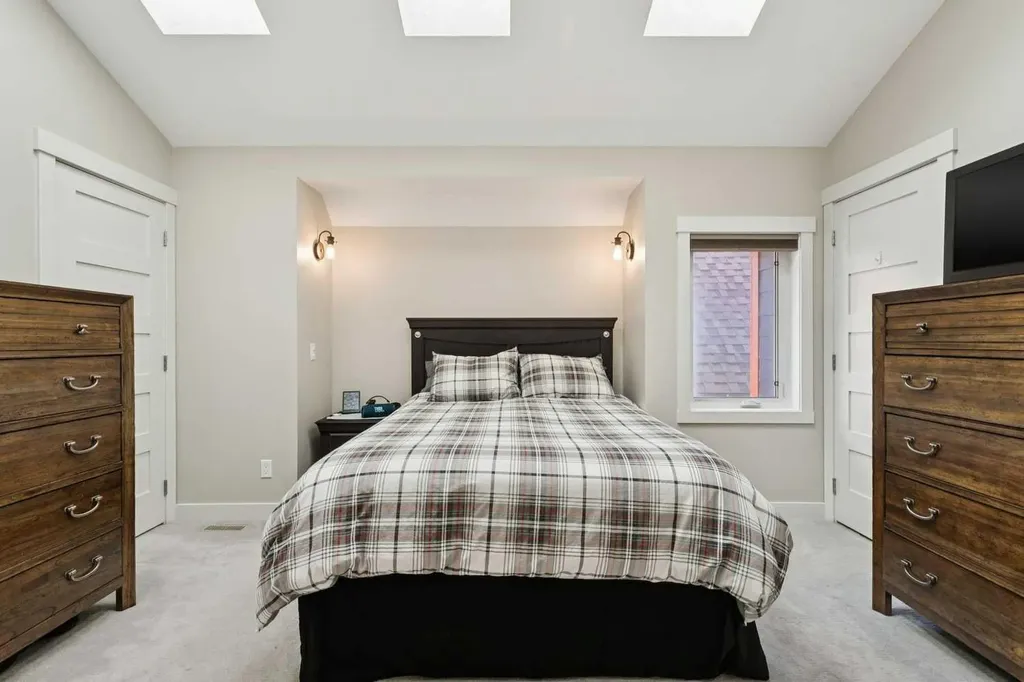 1013 19 Avenue SE Calgary AB T2G 1M1