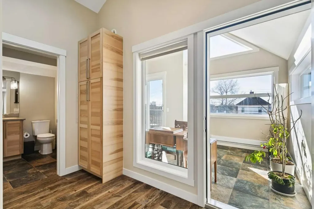 1013 19 Avenue SE Calgary AB T2G 1M1