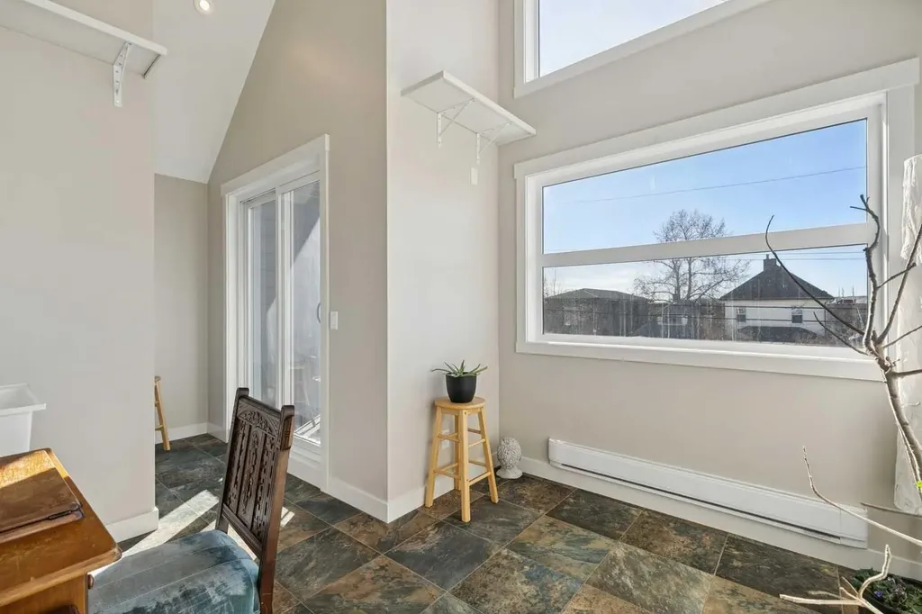 1013 19 Avenue SE Calgary AB T2G 1M1