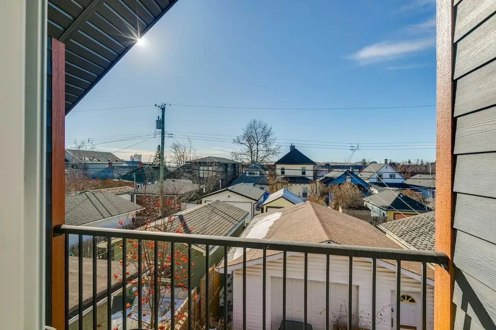 1013 19 Avenue SE Calgary AB T2G 1M1