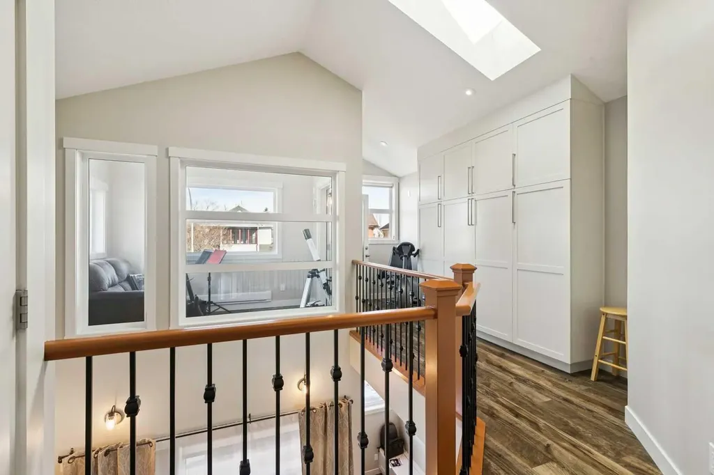 1013 19 Avenue SE Calgary AB T2G 1M1