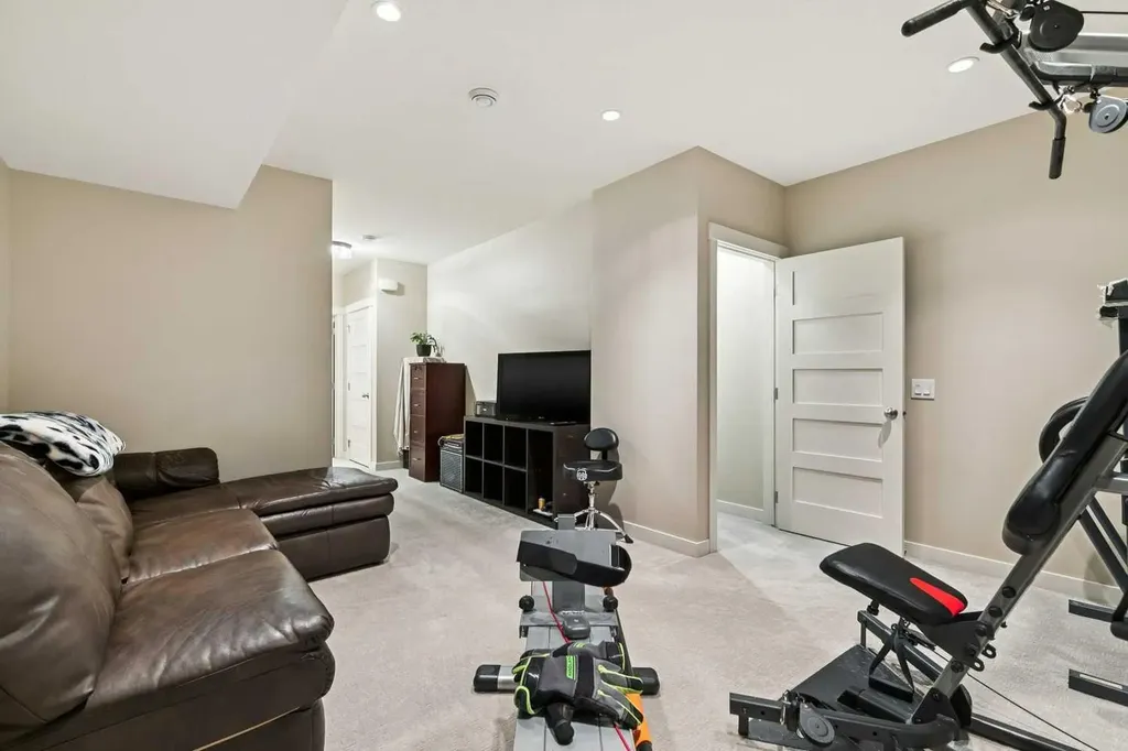 1013 19 Avenue SE Calgary AB T2G 1M1
