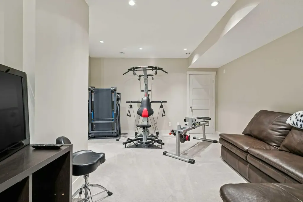 1013 19 Avenue SE Calgary AB T2G 1M1