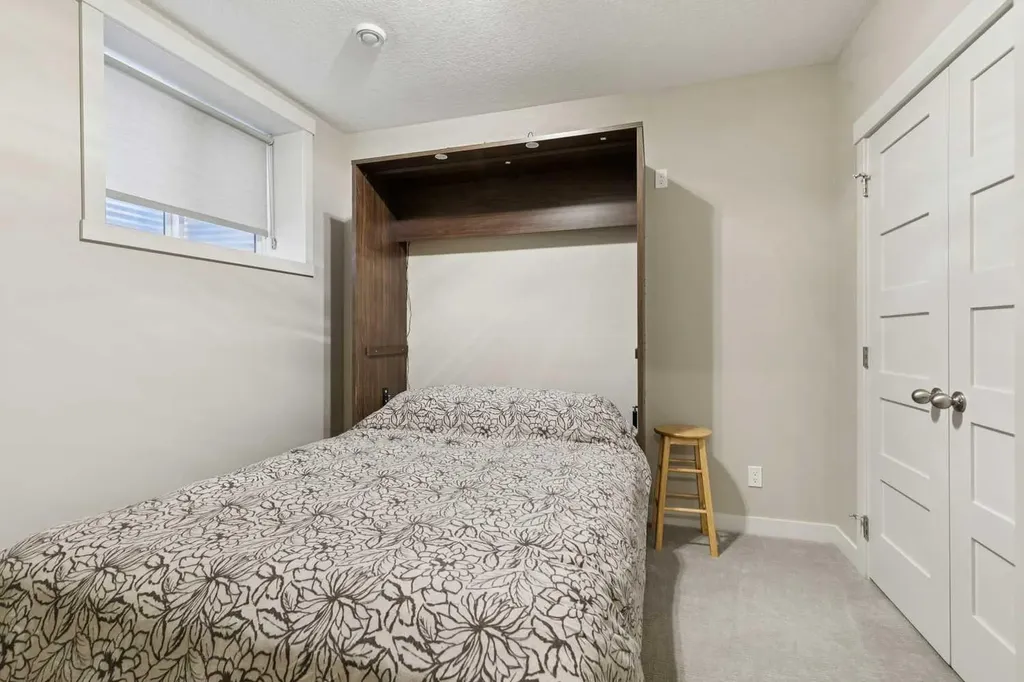 1013 19 Avenue SE Calgary AB T2G 1M1