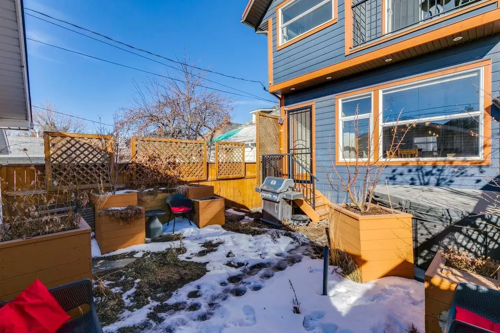 1013 19 Avenue SE Calgary AB T2G 1M1