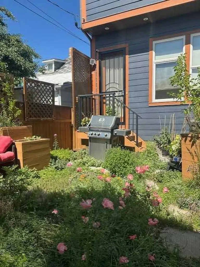 1013 19 Avenue SE Calgary AB T2G 1M1