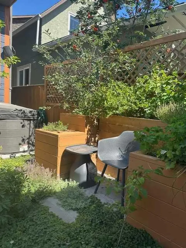 1013 19 Avenue SE Calgary AB T2G 1M1