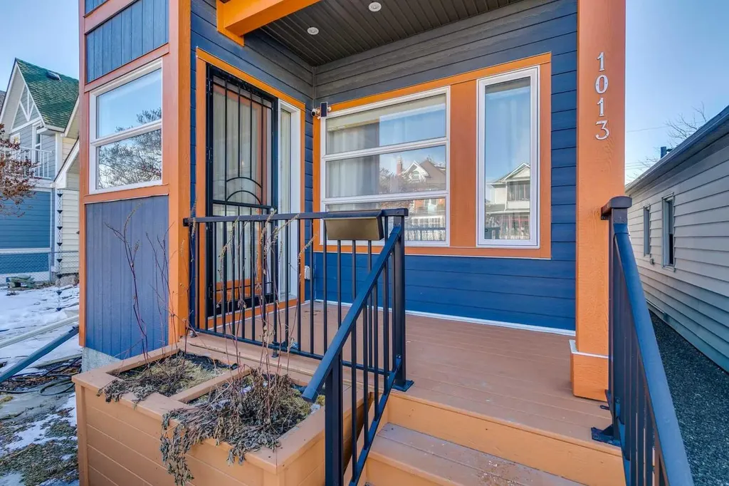 1013 19 Avenue SE Calgary AB T2G 1M1