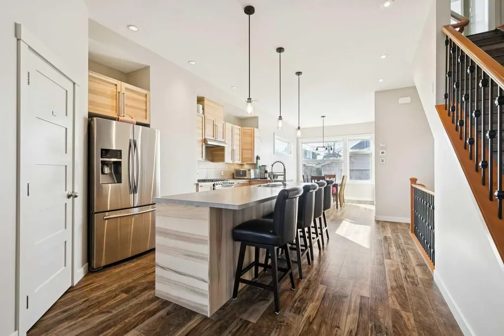 1013 19 Avenue SE Calgary AB T2G 1M1