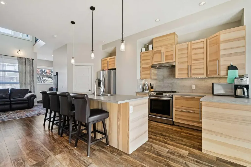 1013 19 Avenue SE Calgary AB T2G 1M1