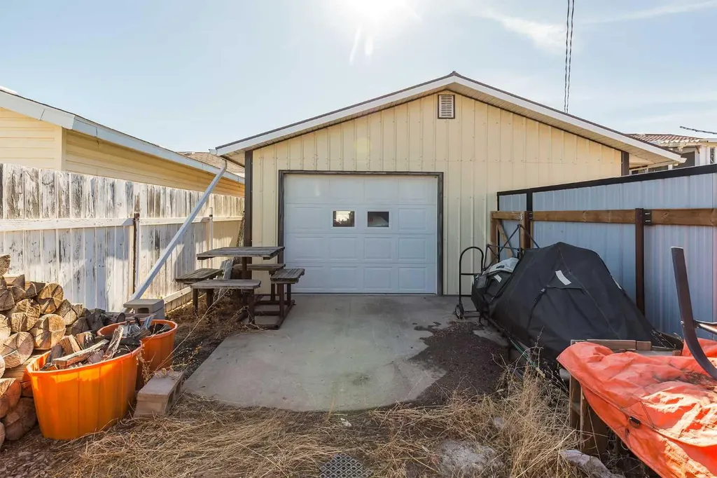 553 11 Street Fort Macleod AB T0L 0Z0