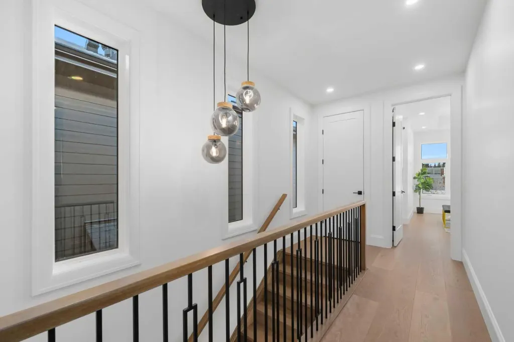 2002 44 Avenue SW Calgary AB T2T 1N8
