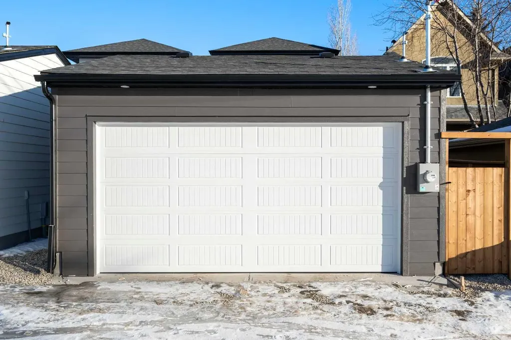 2002 44 Avenue SW Calgary AB T2T 1N8