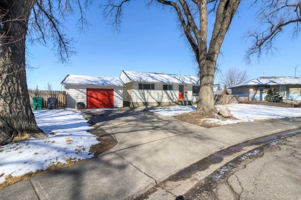 220 23 Street S Lethbridge AB T1J 3M6
