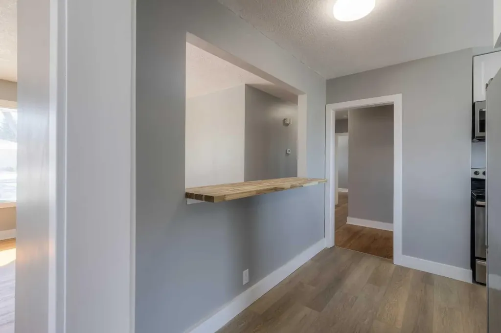 220 23 Street S Lethbridge AB T1J 3M6