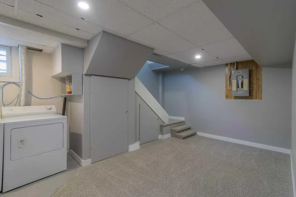 220 23 Street S Lethbridge AB T1J 3M6