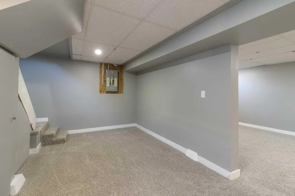 220 23 Street S Lethbridge AB T1J 3M6