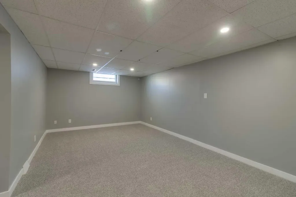 220 23 Street S Lethbridge AB T1J 3M6