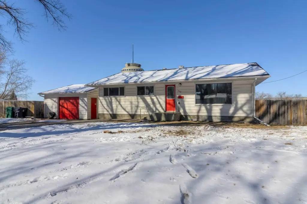 220 23 Street S Lethbridge AB T1J 3M6