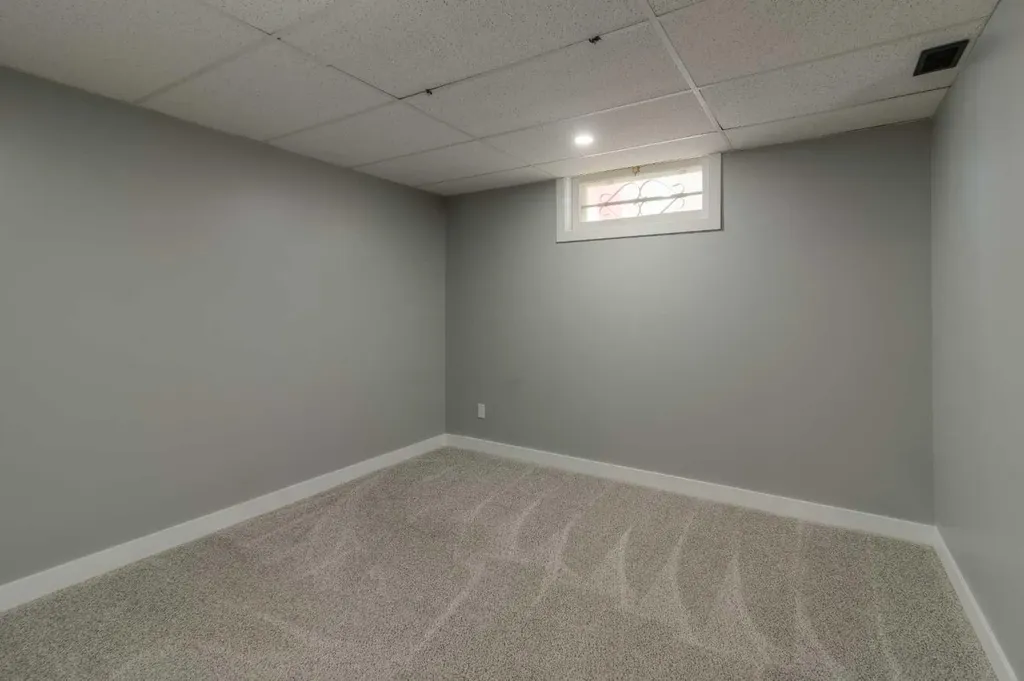 220 23 Street S Lethbridge AB T1J 3M6