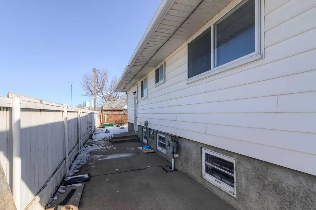 220 23 Street S Lethbridge AB T1J 3M6