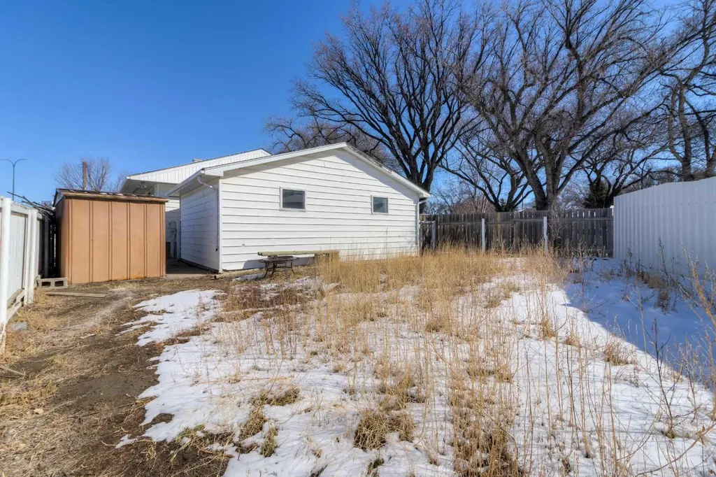 220 23 Street S Lethbridge AB T1J 3M6