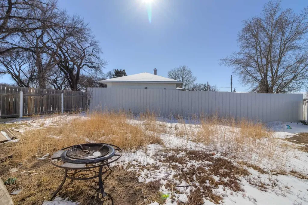 220 23 Street S Lethbridge AB T1J 3M6