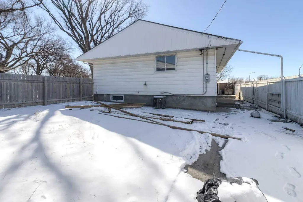 220 23 Street S Lethbridge AB T1J 3M6
