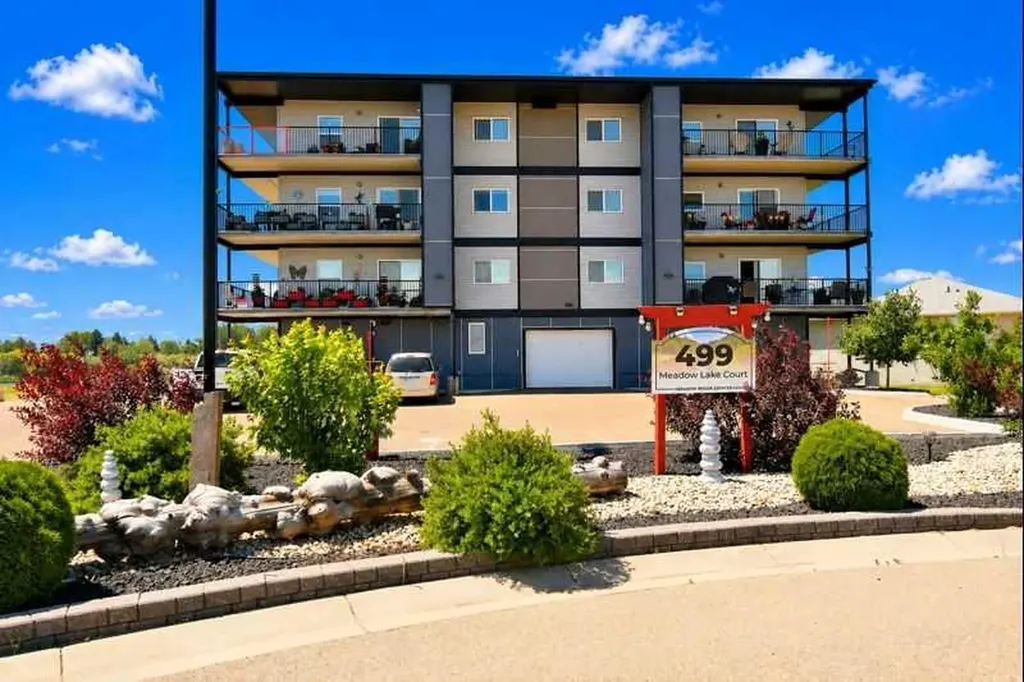 499 Meadow Lake Court Brooks AB T1R 0Y7