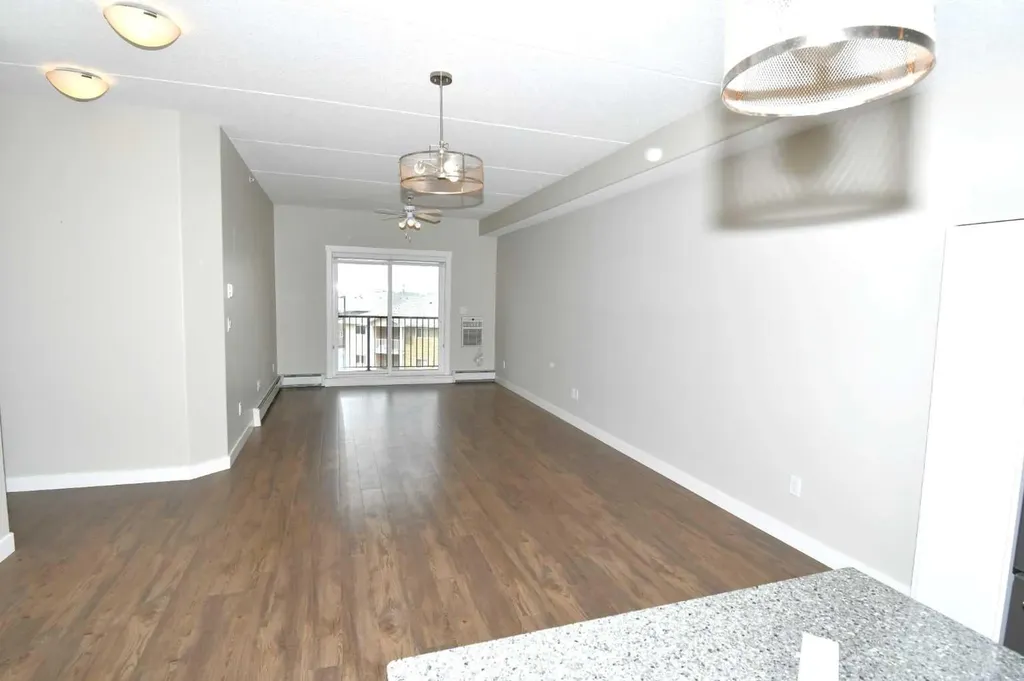 499 Meadow Lake Court Brooks AB T1R 0Y7