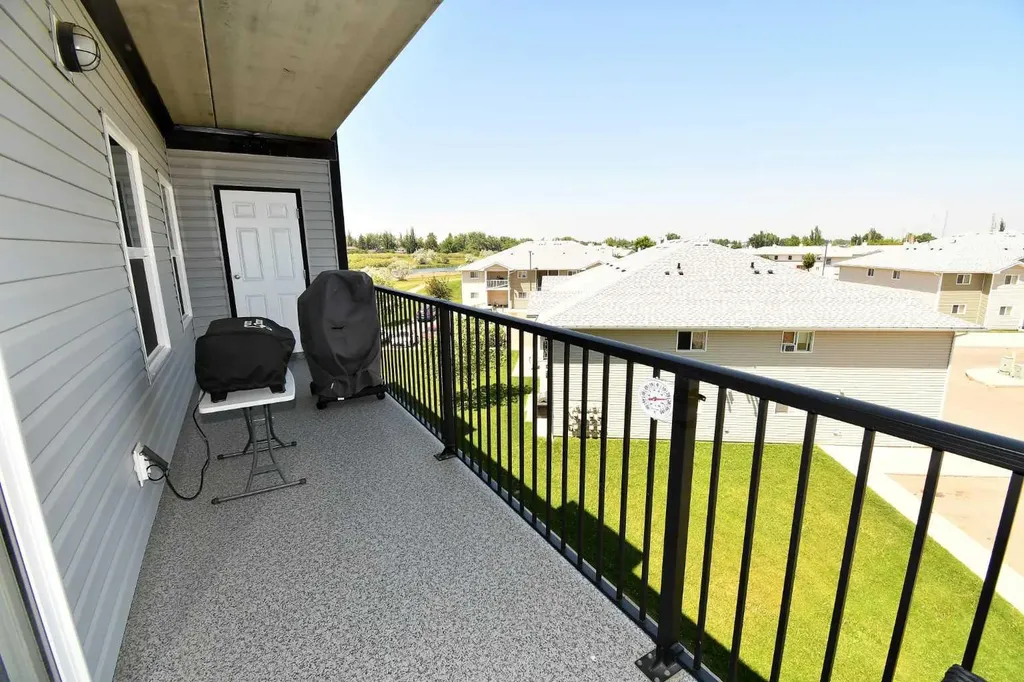 499 Meadow Lake Court Brooks AB T1R 0Y7