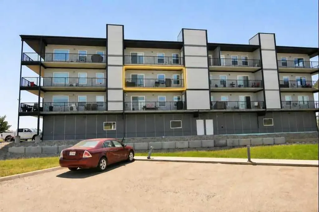 499 Meadow Lake Court Brooks AB T1R 0Y7