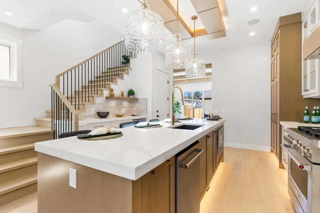 1425 44 Street SW Calgary AB T3C2A7