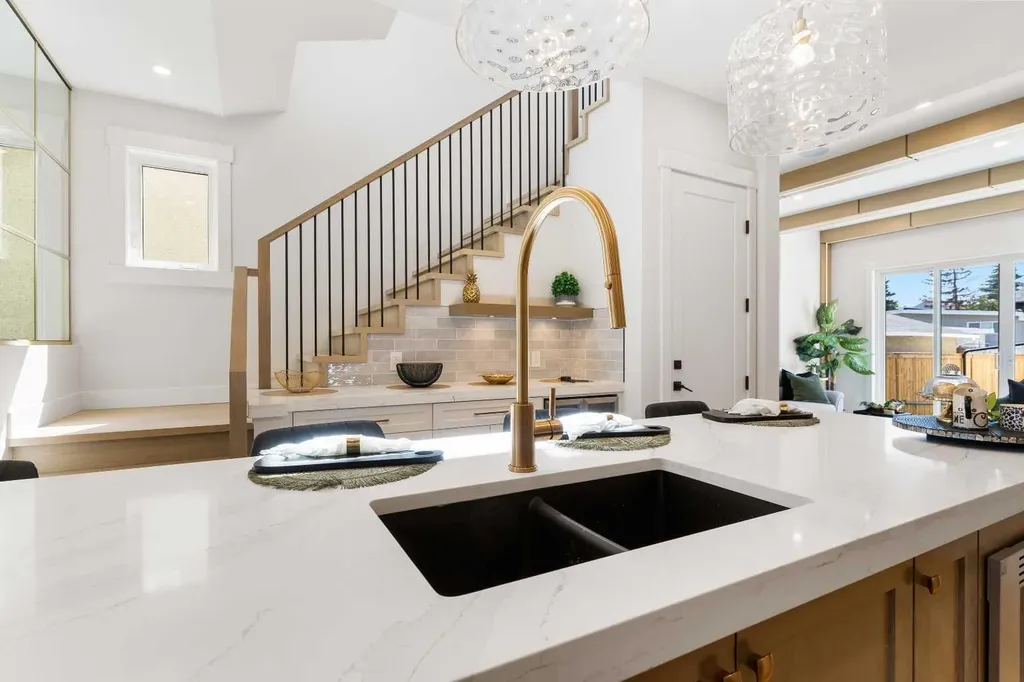 1425 44 Street SW Calgary AB T3C2A7