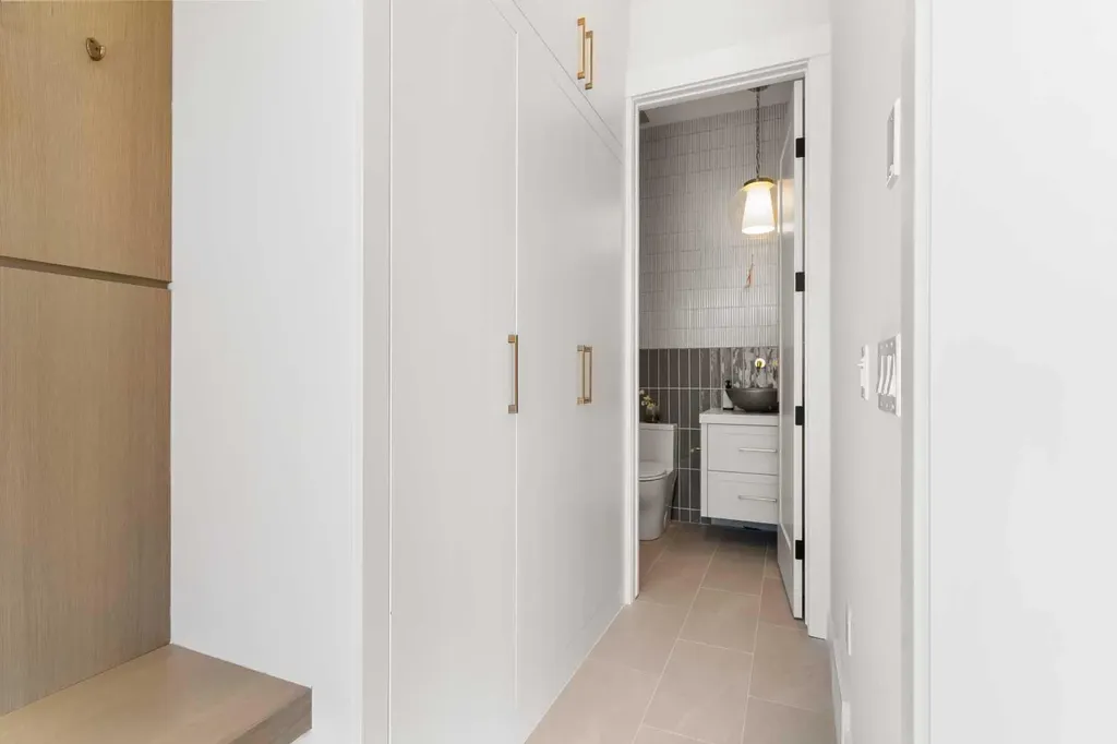1425 44 Street SW Calgary AB T3C2A7