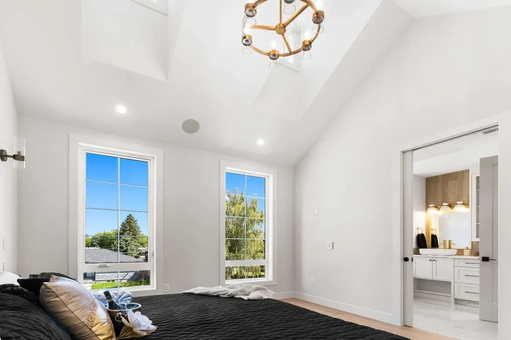1425 44 Street SW Calgary AB T3C2A7